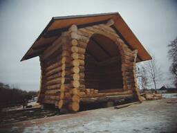 Case esclusive fatte di tronchi tagliati.