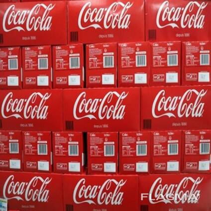 Coca Cola e altre bevande analcoliche, tutte le varietà e dimensioni