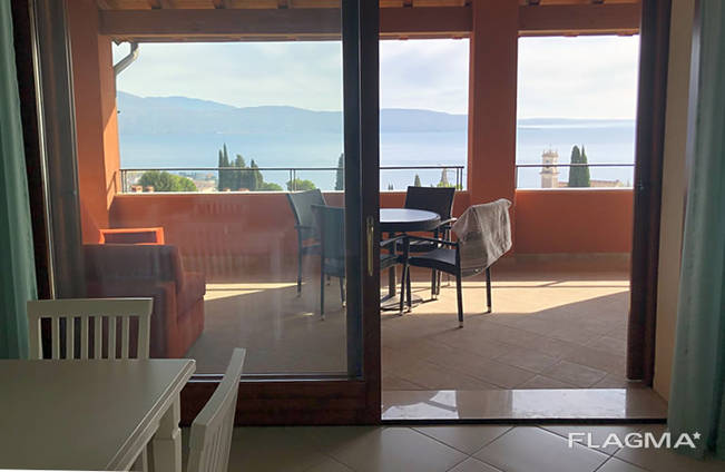 Продажа квартиры в Италии с видом на озеро Гарда