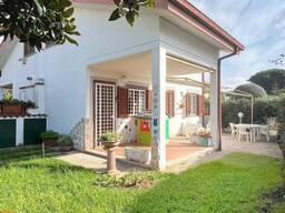 Вилла на морском курорте Анцио в Италии